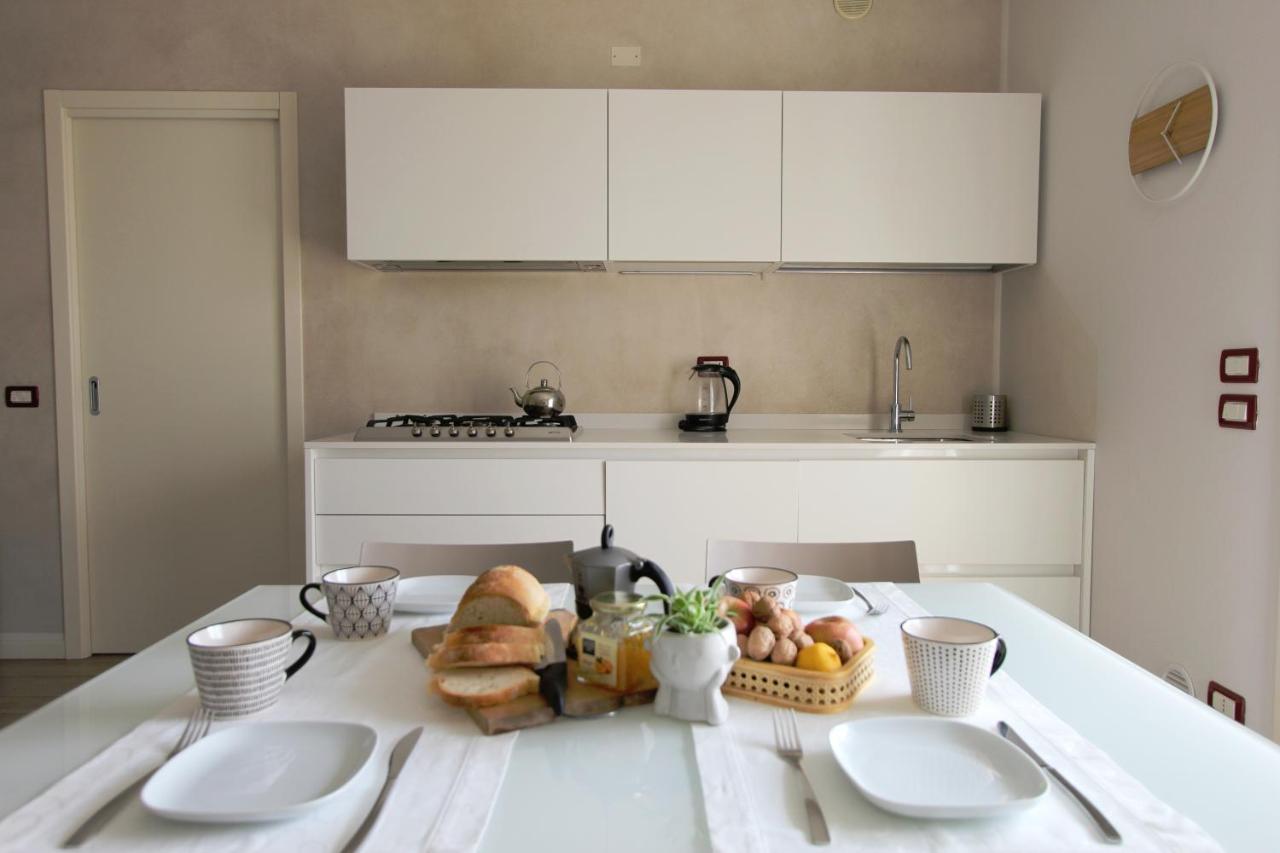 La Casa Di Cele Appartement Desenzano del Garda Buitenkant foto