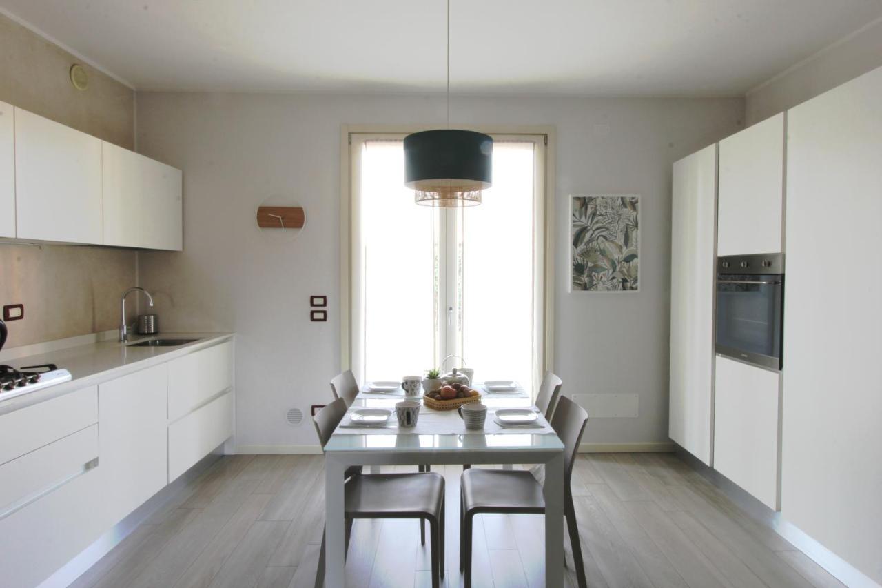 La Casa Di Cele Appartement Desenzano del Garda Buitenkant foto